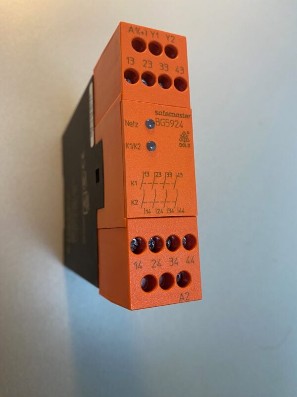 06813665 0050981 DOLD BG5924.04 AC/DC24V Emergency stop module | MEQAP
