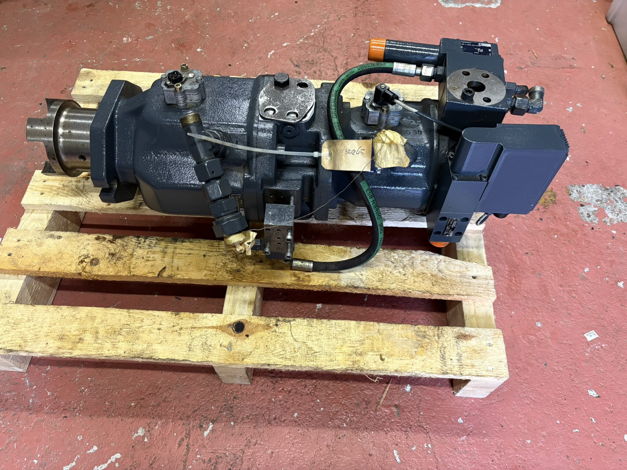 10888265 R900948296 Rexroth SYS2DFEE-11/100-045 / 00948269+00925846 pompencombinatie