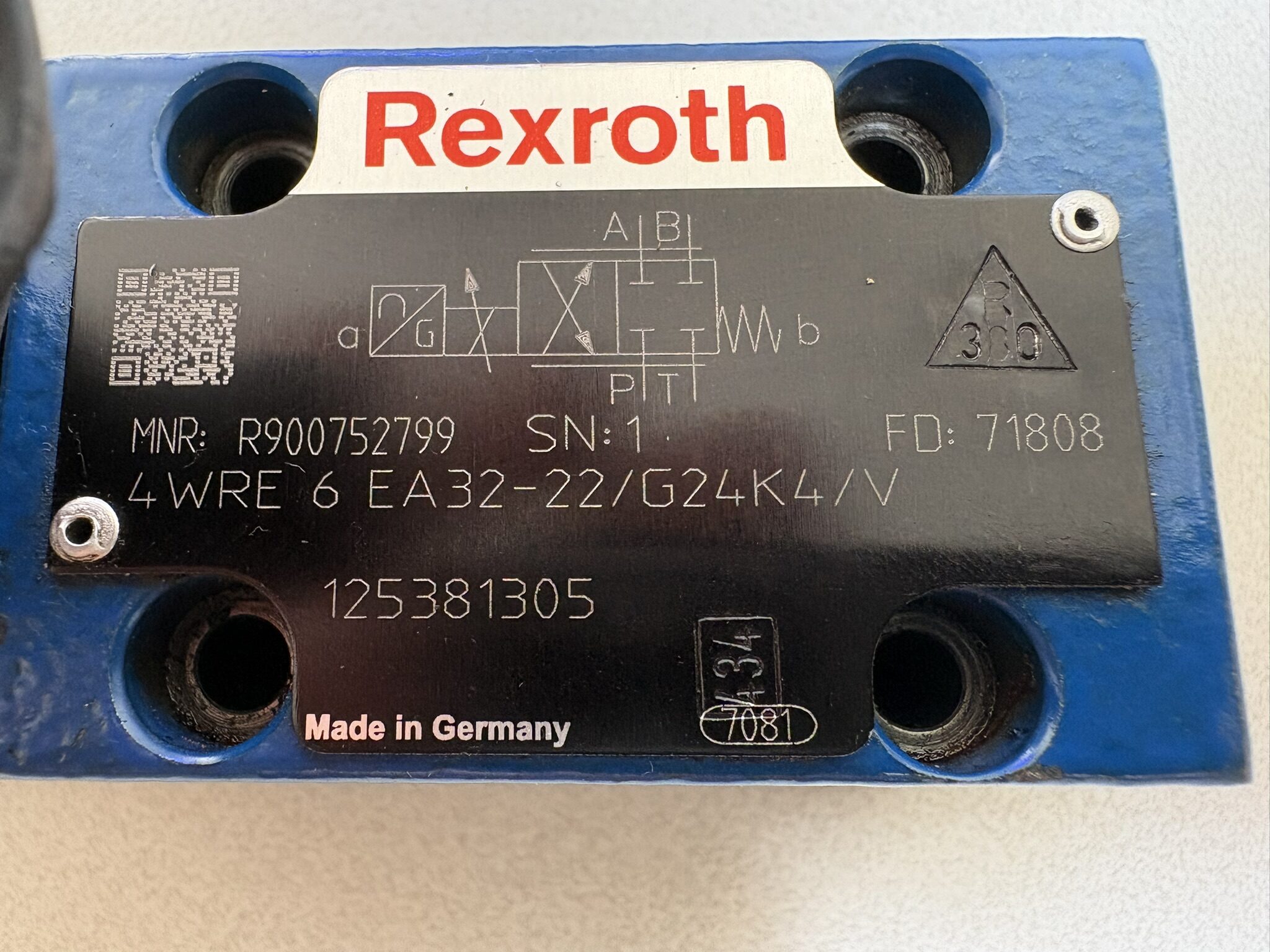 11539565 R900752799 4WRE 6 EA32-22/G24K4/V directional valve - Image 2
